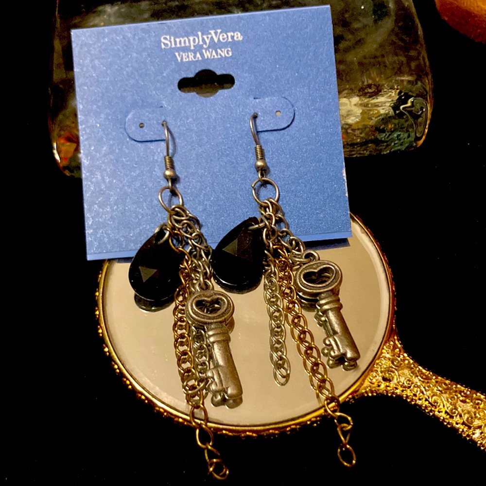 New Simply Vera Vera Wang heart key earrings
